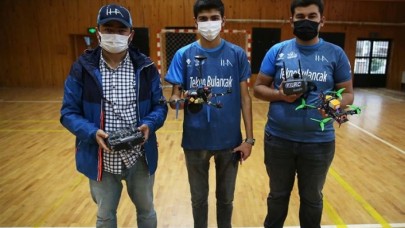 TEKNOFEST'te yarışan meslek lisesi öğrencileri İHA geliştirmek için iddialı