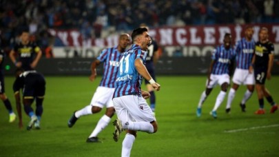 Trabzonspor,  Fenerbahçe'yi vurdu,  ligin zirvesine kuruldu: 4 gol,  1 kırmızı,  1 penaltı!