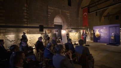 Yaklaşık 4 bin 250 yıllık altın gaga ağızlı testi Türkiye'ye iade edildi