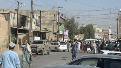 Afganistan'da cuma namazında camiye bombalı saldırı