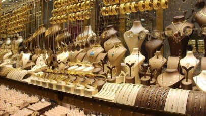 Altın yeni haftaya tarihi rekorla başladı! Gram altın,  çeyrek altın ve cumhuriyet altını kaç lira?