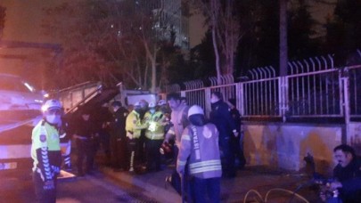 Ataşehir'de otomobil durağa girdi: Fikret Ağırman öldü,  kardeşi Mehmet Selim Ağırman yaralandı