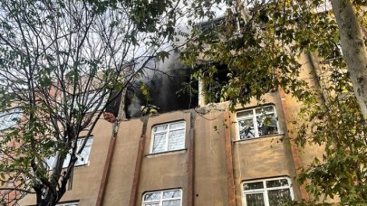 Bağcılar'da patlama: Evin ön cephesi yok oldu!