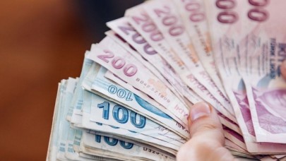 Bankalar yarışa girdi: Maaşını taşıyan emekliye 2 bin TL ödenecek!