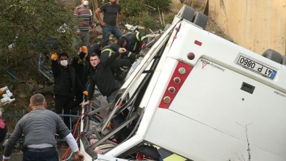 Çayırova'da Emlakkent Anadolu Lisesi servisi devrildi: 2 kişi öldü,  20 kişi yaralandı