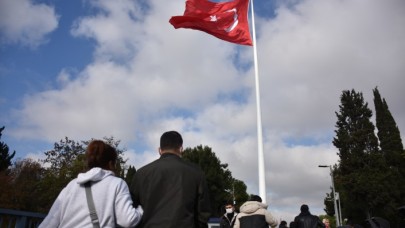 En büyük Türk bayrakları gönderde: Tam 1453 metrekare