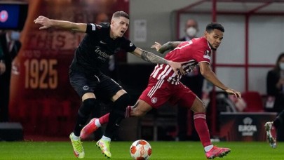 Frankfurt,  Olympiakos'u yendi,  Fenerbahçe umutlandı