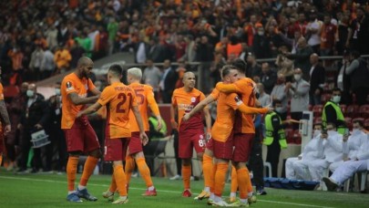 Galatasaray,  Lokomotiv Moskova karşısında tarihi gecede direkten döndü!