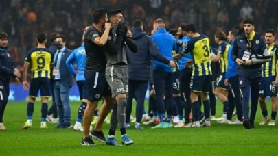 Gözyaşlarını tutamadı: Fenerbahçe'nin genç kalecisi Berke Özer bakın neden ağlamış!
