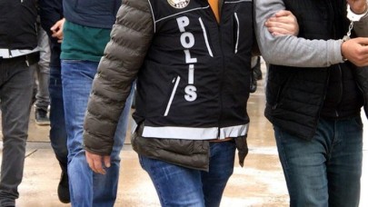 İzmir'de FETÖ operasyonu: 22'si kadın 25  gözaltı