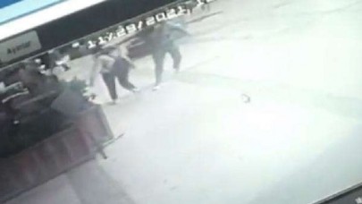 Güvenlik kamerasına takıldı: İzmir'de Suriyeli şahıstan hiç tanımadığı Tuğba Serbest'e yumruklu saldırı