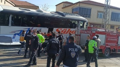 Kayseri'de otobüs kamyonetle çarpıştı: Bayram Çakır öldü,  10 kişi yaralandı