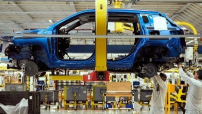 Kriz yayılıyor: Bir otomotiv devi daha Türkiye'de üretime ara veriyor!