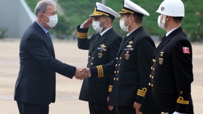 Milli Savunma Bakanı Akar ve komutanlardan İzmir çıkarması!