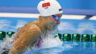 Milli yüzücü Viktoria Zeynep Güneş'ten tarihi başarı