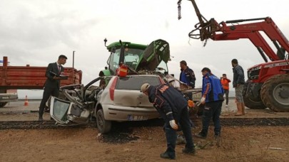 Sivas'ta traktörle çarpışan otomobilin sürücüsü Sümeyye Yılmaz öldü