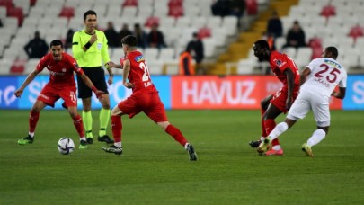 Sivasspor,  Hatayspor'u topa tuttu!