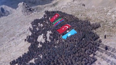 Tüyleri diken diken eden görüntü! Yüzlerce komando Davraz Dağı'na tırmandı