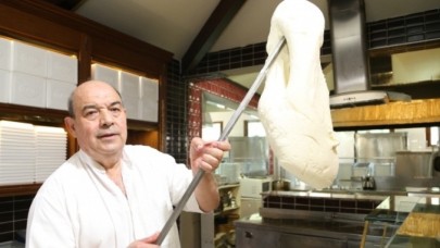 Uygur Türklerine izin vermeyen Mado'nun sahibi Mehmet Sait Kanbur'a büyük protesto