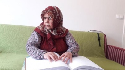Azmin zaferi! Görme engelli 67 yaşındaki kadın hafız oldu