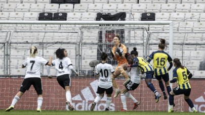 Beşiktaş-Fenerbahçe: Kadın futbolcuların kıran kırana mücadelesinde 3 gol!