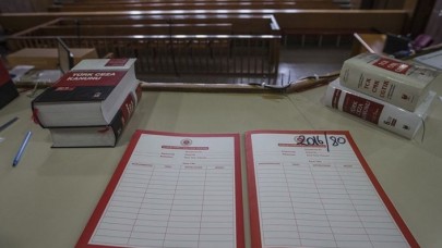 Birlikte yaşadığı kişiyi öldüren kadının cezasında indirim yapıldı... Mahkemeden "kadına şiddet" vurgusu!