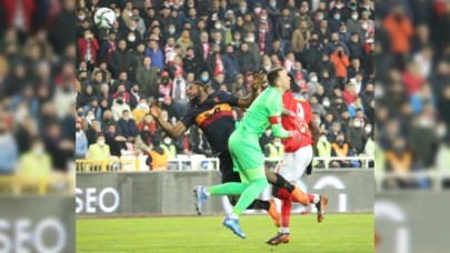 Galatasaray,  Sivas'ta işte böyle yıkıldı: Maçı da kaybetti,  Muslera'yı da!