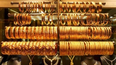 Gram altın rekor kırdı: Uzman isim yatırımcıyı uyardı! Altın almalı mı satmalı mı?