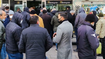İstanbul'daki döviz bürolarında hareketlilik devam ediyor