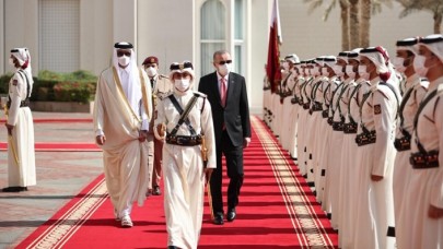 Katar Emiri Al Sani ile baş başa görüşüyor: Cumhurbaşkanı Erdoğan Katar'da 
