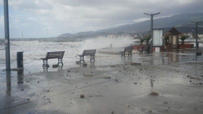 Meteoroloji açıkladı: Bu bölgelerde yaşayanlar dikkat,  hızı 70 km'yi bulacak! Fırtına ve yağmur var
