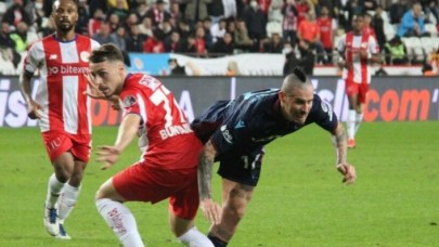 Trabzonspor'a ilk darbe Antalya'dan: Uğurcan Çakır da yetmedi,  Dorukhan Toköz'e engel olamadı!