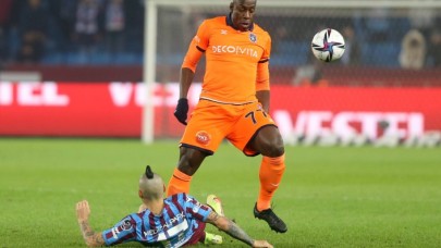 Trabzonspor-Başakşehir: Direkten dönen toplar,  penaltı tartışması