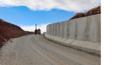 Van-İran sınırında düzensiz göçmenlere karşı duvar ve devriye engeli