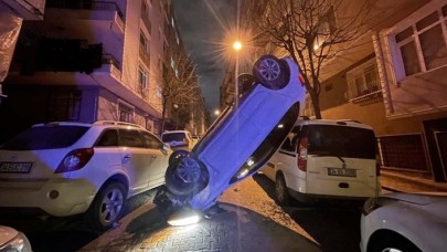 Bahçelievler'de ilginç kaza! Alkollü sürücü park halindeki araçlara çarptı