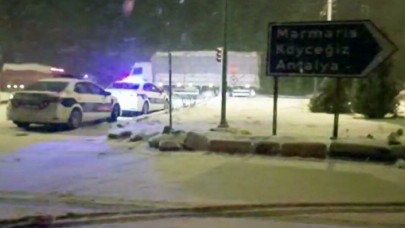 Böylesi görülmedi: Muğla,  Marmaris,  Fethiye,  Antalya yolu kardan kapandı