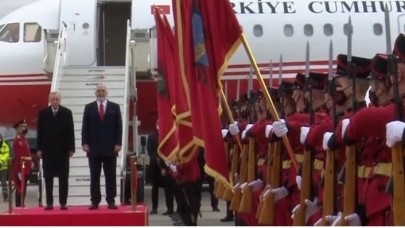 Cumhurbaşkanı Erdoğan Arnavutluk'ta resmi törenle karşılandı