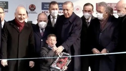 Cumhurbaşkanı Erdoğan'ın elinden mikrofunu kaptı: 'Bay Kemal kim? O adam hain hain'