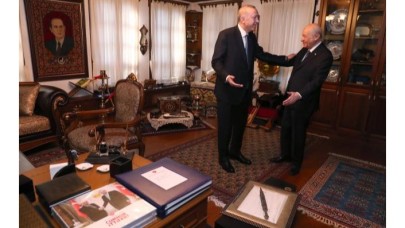 Cumhurbaşkanı Erdoğan ve Bahçeli'nin sürpriz görüşmesinde gözler masadaki ayrıntıya takıldı