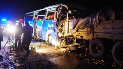 Denizli'de otobüs TIR'a çarptı: Mukadder Balkın öldü,  21 yaralı var