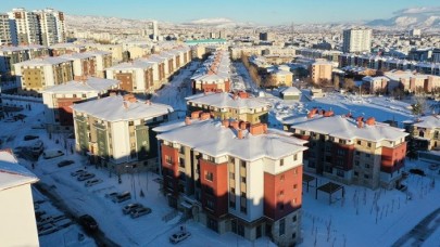 Elazığ'da depremin verdiği hasar devletin şefkat eliyle telafi edildi