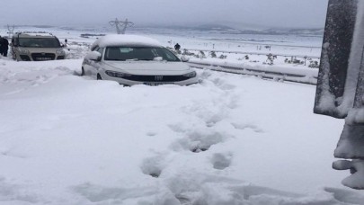 Gaziantep Gaziantep olalı böylesini görmedi: Kar yolları kapadı,  çevre illerle ulaşım sağlanamıyor,  binlerce kişi yollarda bekliyor