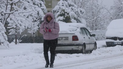 Her yerde kar var! Valilikler peş peşe açıkladı: Hangi illerde idari izin kararı verildi?