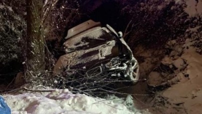 İnegöl'de otomobil dereye uçtu: İslam Ömer öldü,  Nihat Aziz,  Emre Hüseyin ve Mevlüt Merdali yaralı