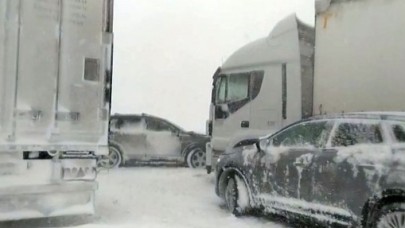 İstanbul'da 30 araç birbirine girdi,  trafik durdu: Vali,  İstanbul'a girişi yasakladı