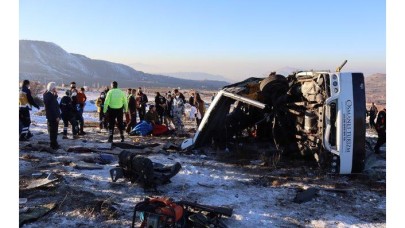 Kayseri'de feci  kaza!  Hilal Sıkar ve Kürşad Samed Özçine hayatını kaybetti