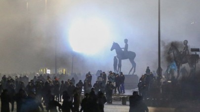Kazakistan'da gaz zammına isyan: Binlerce kişi sokakta,  OHAL ilan edildi,  hükümet istifa etti