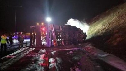 Kuzey Marmara Otoyolu'nda feci kaza! Devrilen kamyonda yanarak can verdi