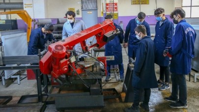 Mesleki eğitimdeki yenilikler öğrencilere erken yaşta iş olanağı sunuyor