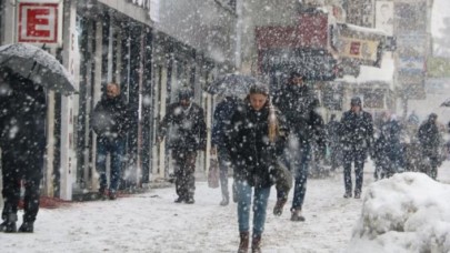 Meteoroloji 11 ili turuncu,  8 ili sarı kodla uyardı! Yoğun kar yağışı geliyor!